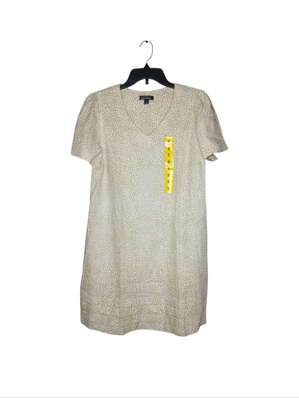 Nicole Miller Original Short Sleeve V-Neck Shift Dress in cream Pebble Print